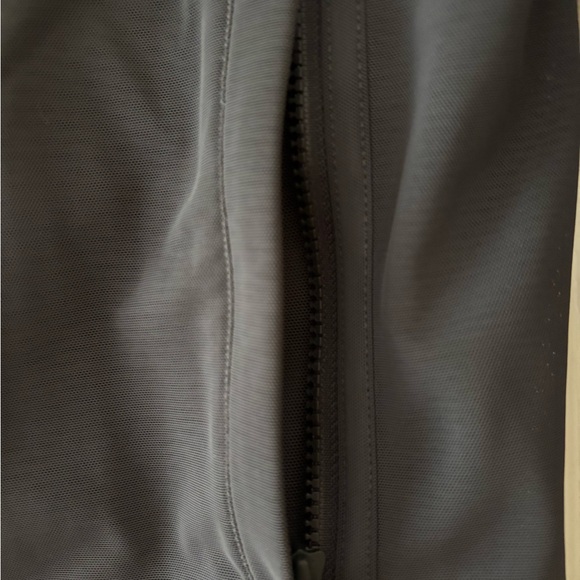 lululemon athletica Define Cropped Hooded Jacket *MESH* size 6 - Picture 5 of 8